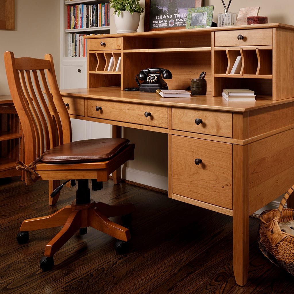 Amish Flat Top Computer Desk with Hutch Top 48