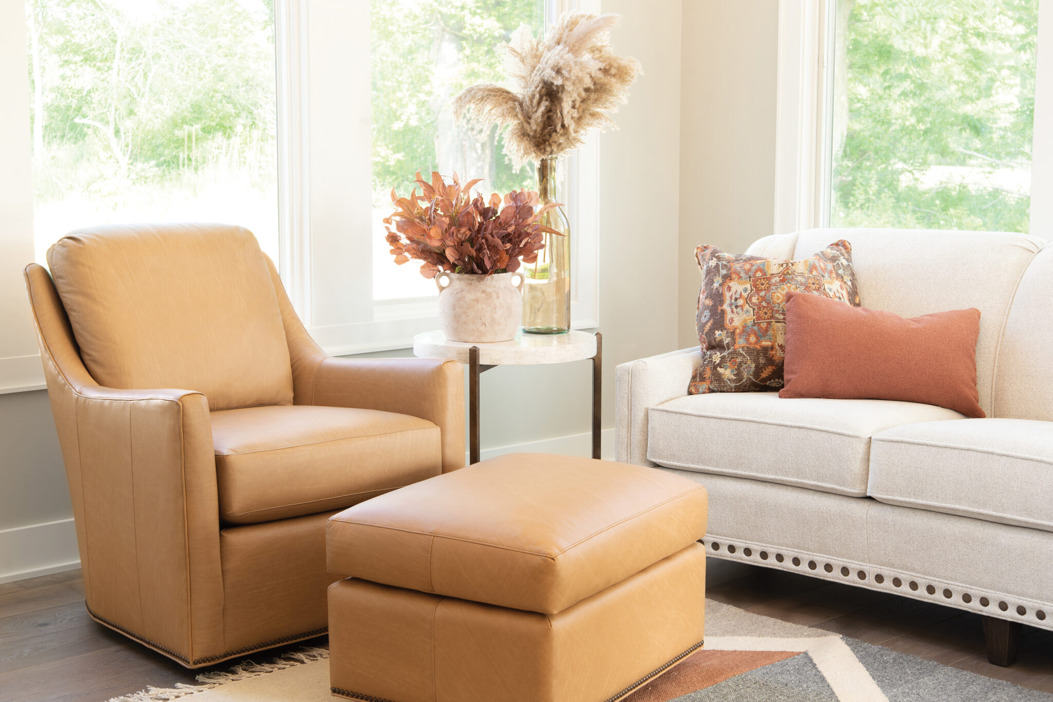 227-fabric-sofa-560-leather-swivel-Timberlin-lifestyle-roomscene_12