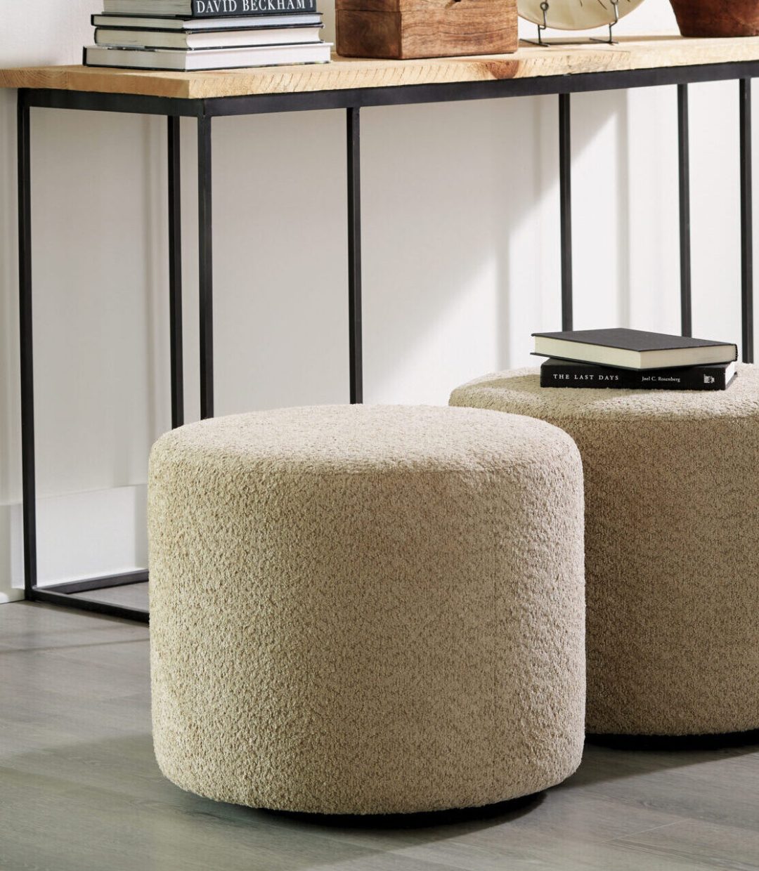 3121-fabric-sectional-3000-series_517-fabric-chair_882-fabric-ottomans_lifestyle-roomscene-5