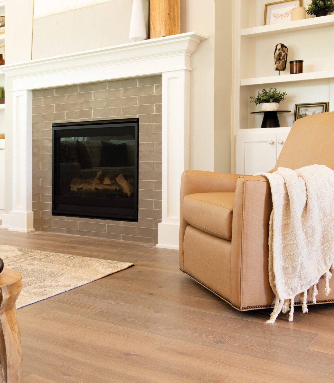 560 Leather Swivel Chair